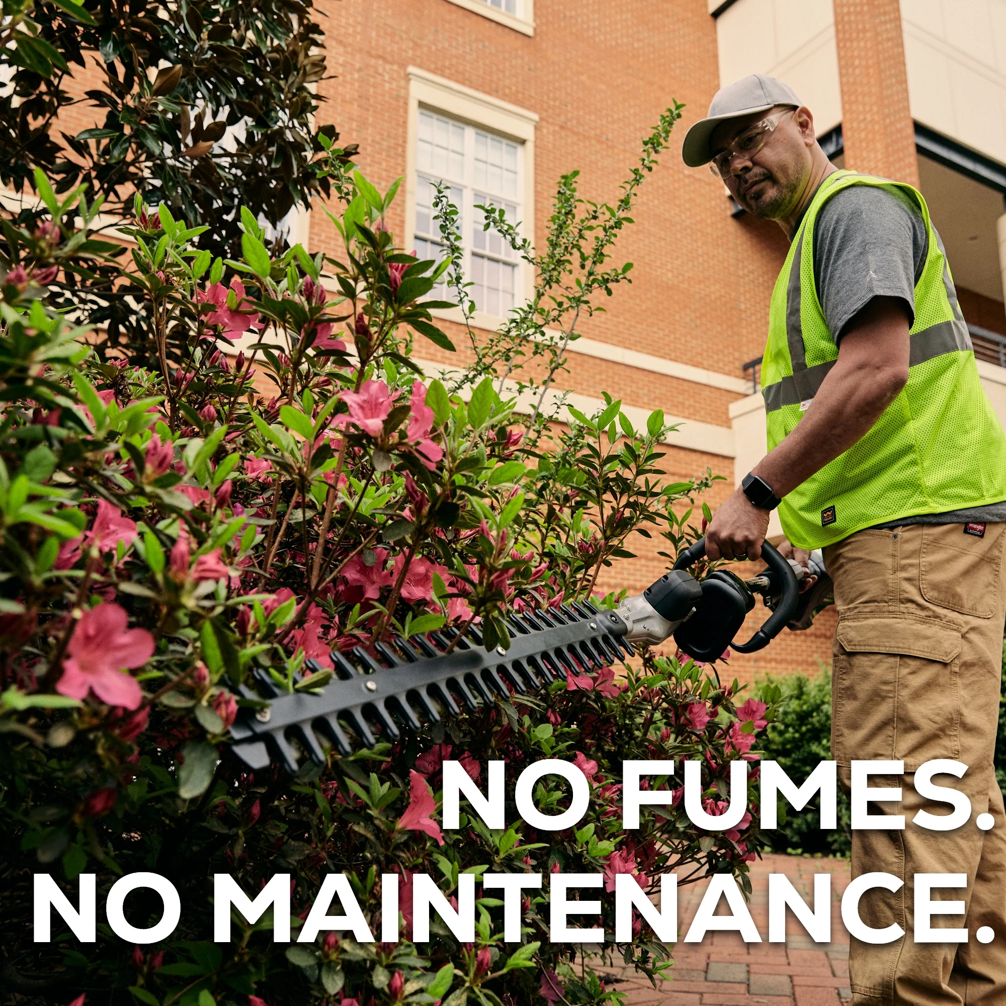 82V Short Pole Hedge Trimmer with 2.5 Ah Battery and Dual Port Charger (82PH30F-25DP) - Image 7